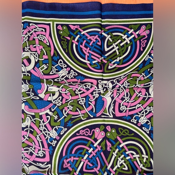 💂🧣🐍Celtic Dara Knot Serpent Folklore Wool Scarf | British Museum | 34” Square - Picture 11 of 16